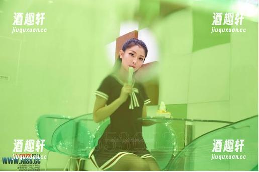 换个角度想，爱丝这115CM的作品完全可以用‘腿’来定义完美，以及这张照片的力量！