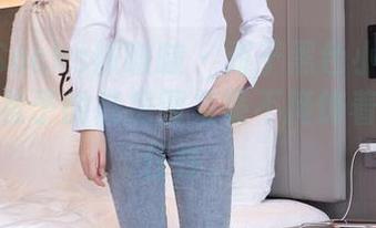 BoBoSocks袜啵啵 – 对于黑色小腿袜的偏爱，稚予的私房图集毫不掩饰着自己的任性。