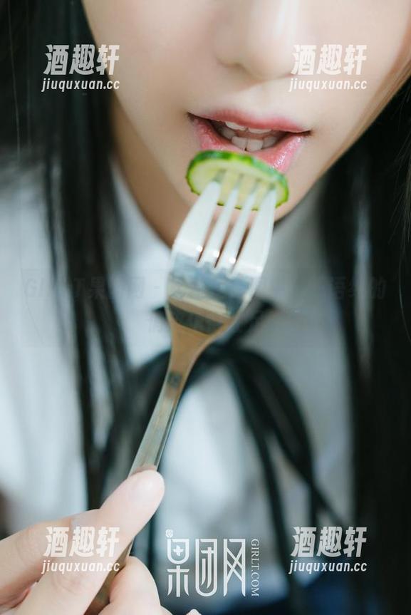 GIRLT果团网-王语纯 GIRLT果团网 - 比基尼原图中,王语纯的俏皮值得驻足