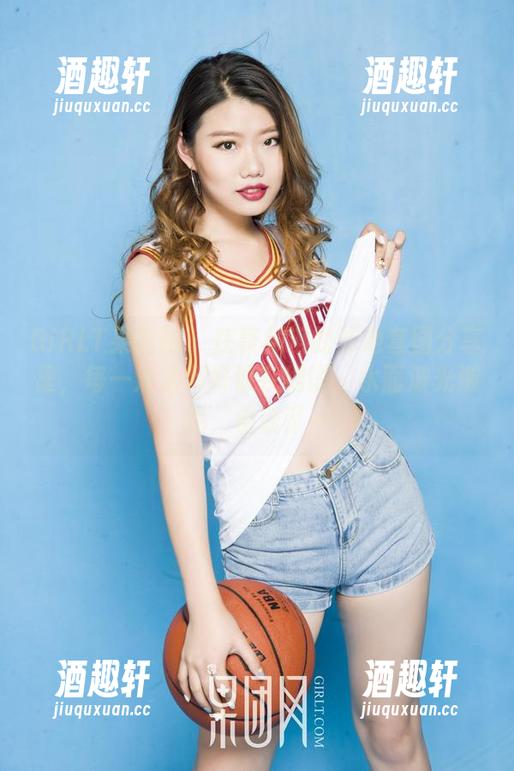 GIRLT果团网 - 在莫雅淇的泳池套图分享里，每一滴水都好像在细语，水面波光潋滟，痴迷了～