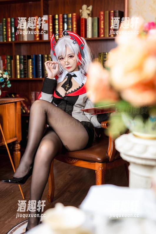 拿着Momoko葵葵的礼服合集，我们的资源从此不再平凡。