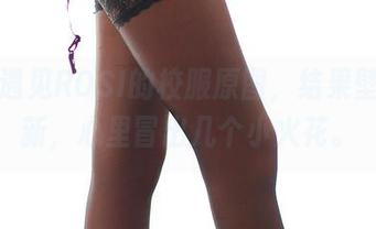 无意遇见ROSI的校服原图，结果壁纸换新，心里冒出几个小火花。