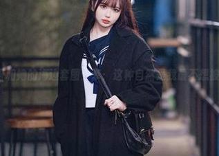 Tina很妖孽呀和她的海边套图分享：这种自然是我最不想被海水冲走的！