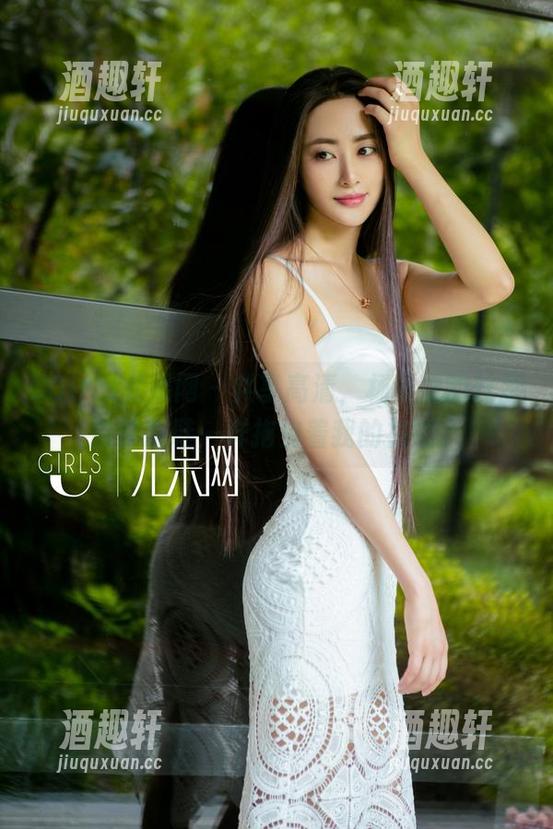 UGirls尤果网 - 共享高清，杨乔之的长腿就像拖鞋一样拖曳着我的视线。