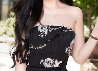 Xiuren秀人网 – tina甜仔海边图谱：为啥我的沙滩装备看起来像过期的Halloween服装？
