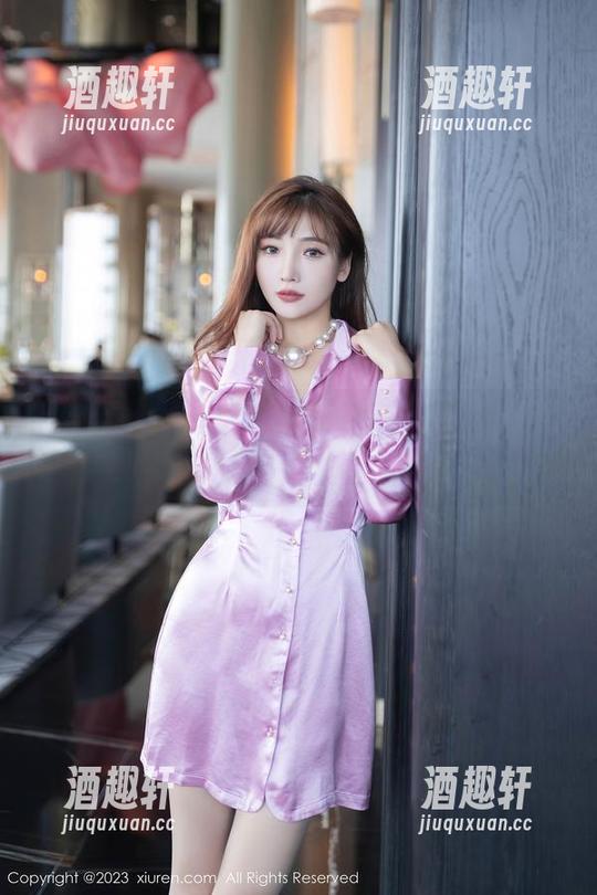 Xiuren秀人网 - 刘婷婷的定制写真，裸足系列，感觉像是在悄悄捉迷藏。