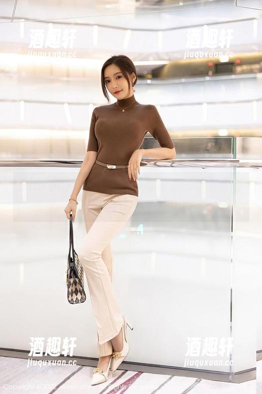 Xiuren秀人网 - 校服写真里的卡卡酱，一言不合就开始挑逗我
