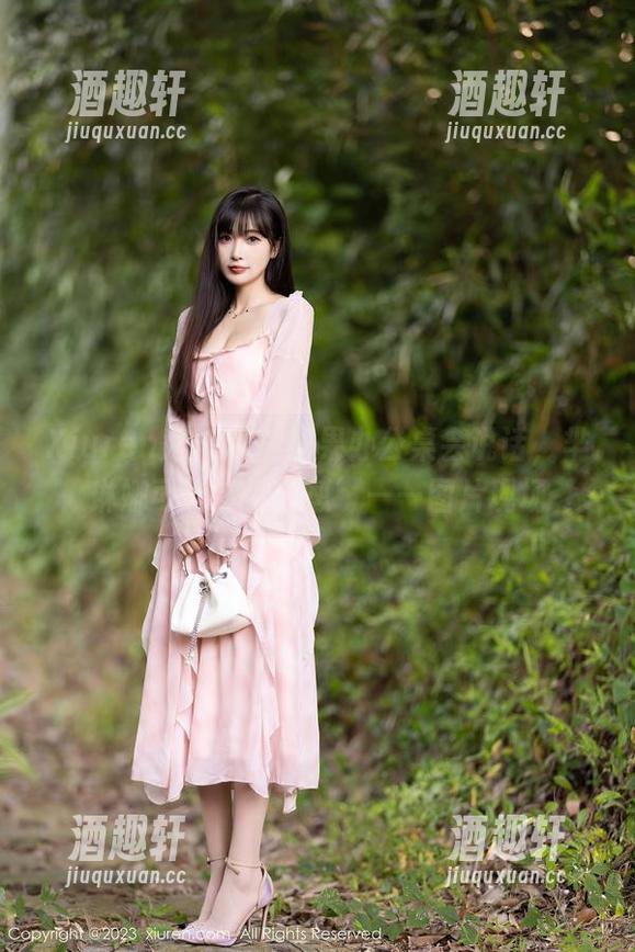 Xiuren秀人网-芈琳娜 Xiuren秀人网 - 如果办公桌会说话,芈琳娜可能会被‘怼’——图片现场