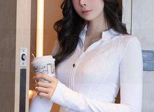 Xiuren秀人网 – 雨儿baby的最新镂空作品，谁能拒绝这么个恰到好处的安排？