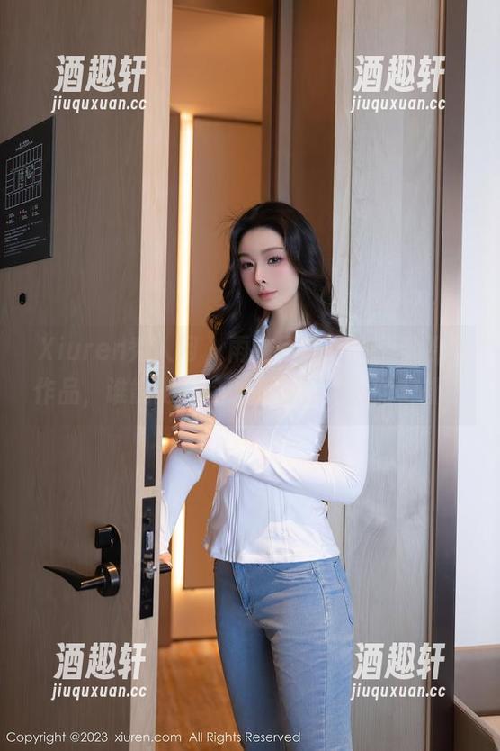 Xiuren秀人网 - 雨儿baby的最新镂空作品，谁能拒绝这么个恰到好处的安排？
