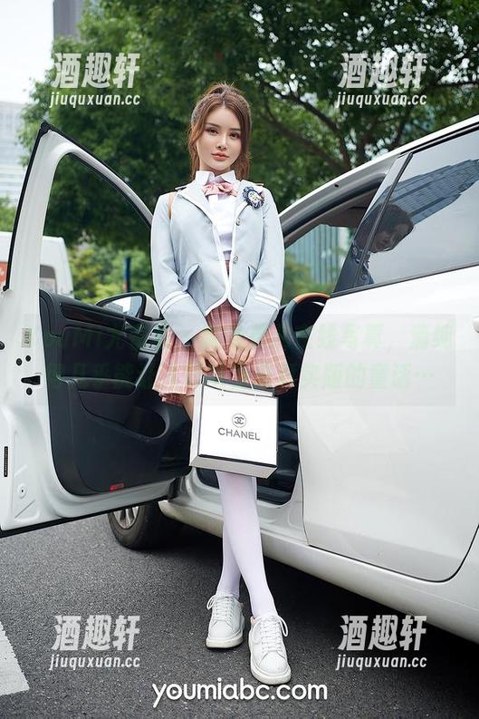 YouMi尤蜜荟 - 娜依灵儿在线写真，清纯得几乎能让人误以为是真实版的童话…