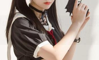 看！fushii_海堂的私拍图集，樱花和兔兔都发光了，你信不信？