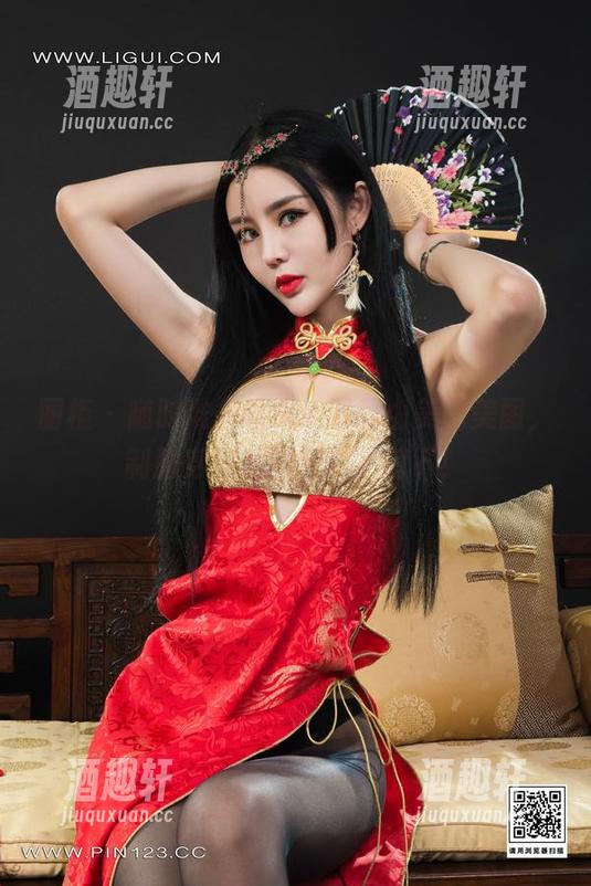 丽柜 - 随时准备领略！下载由美的美图，制服穿搭都得做到不落下！
