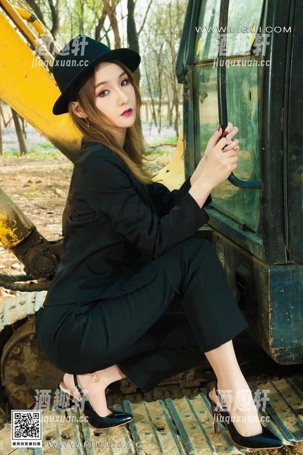 丽柜 - 阳阳泳装图包，作品中似乎藏着什么？