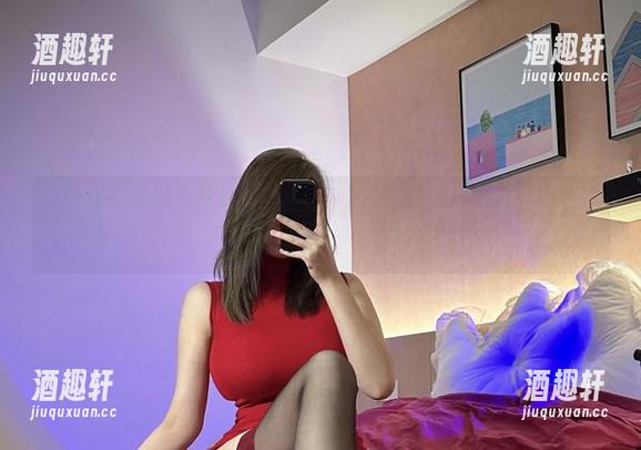 微密圈 - 乙醇子图集：制服加分点，高速下载开启，别犹豫了！