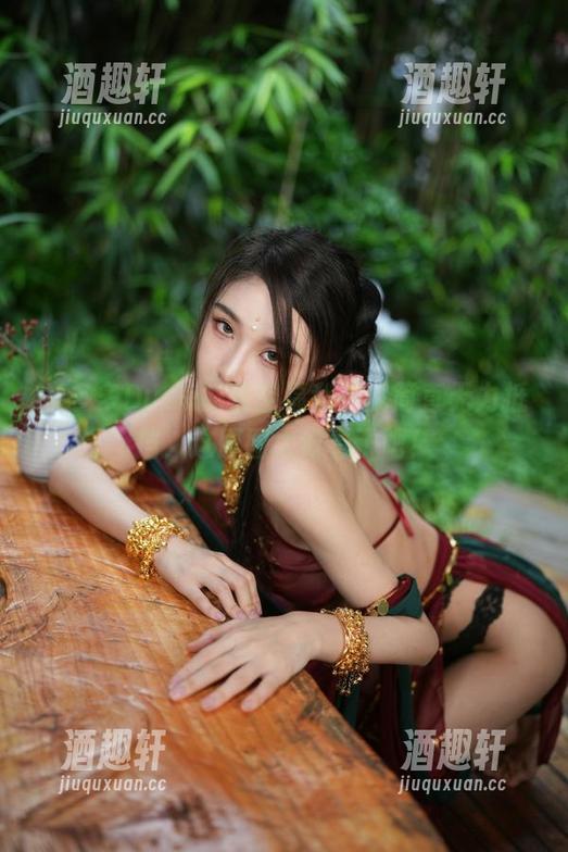 余多多Dudu的镂空福利，我简直无力抵挡，这原图太好看了吧！