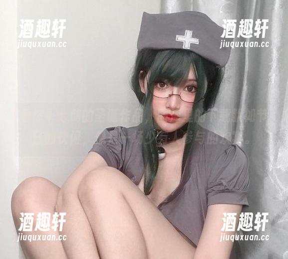 看你十七鸽的圣诞作品，图库里的下载犹如节日的快闪，像是一场少有人参与的欢宴。