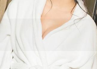 克拉女神 – 熙妍和礼服的私拍合集，足以让人眼前一亮，话说她是谁呀？