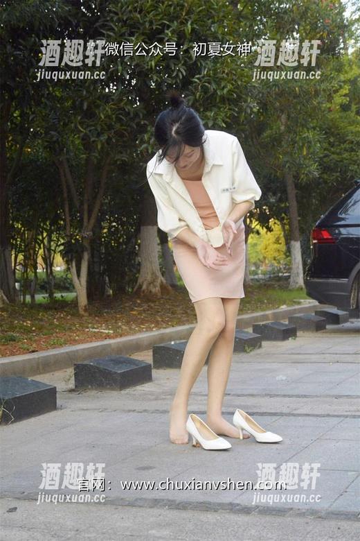 初夏女神 - 点点的短裤美图，出乎意料的清凉与好奇