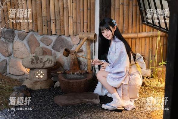 失眠小宁 最新写真:失眠小宁的女巫时刻,眼袋都能施法了,怕吗?