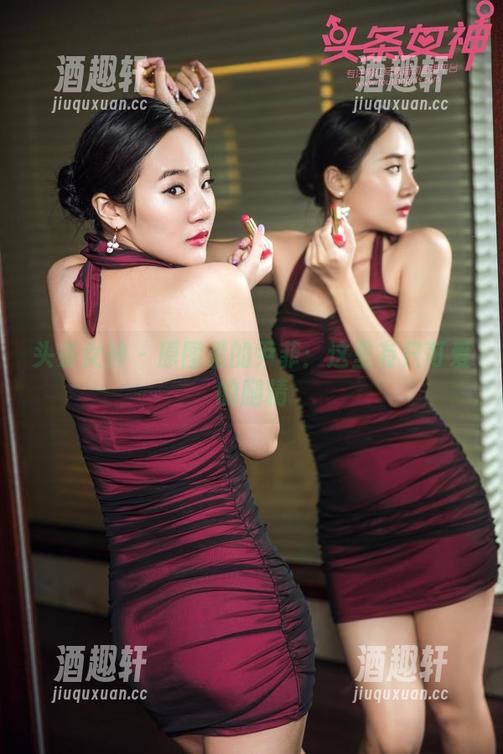 头条女神-尹菲 头条女神 - 原图里的尹菲:这里有只可爱的腿精