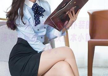 头条女神 – 林依依穿上女仆装的原图，让人脑海中浮现出无数次日本小镇的幽暗巷子。