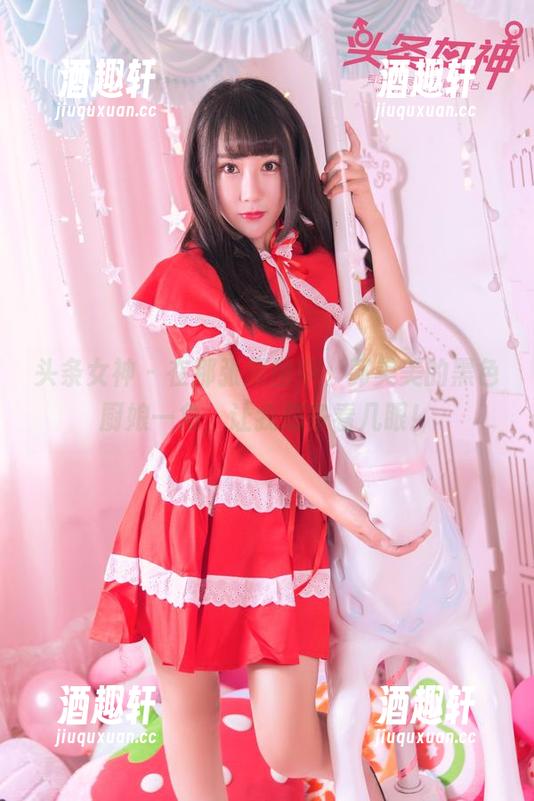 头条女神-郭美美 头条女神 - 在那张原图中,郭美美的黑色厨娘一角,让我想多看几眼!
