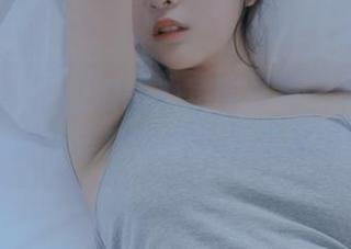 姜仁卿(강인경)的甜心定制写真，甜出新高度，撩得连镜头都想试试表情包！