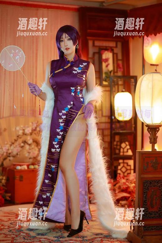 小容仔咕咕咕w来了，黑白逆兔写真的每一页都像是深夜的某种糗事回忆。
