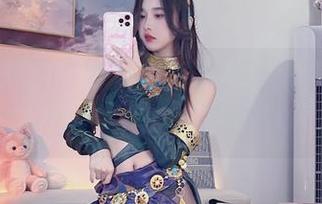 小小奶瓶儿的兔女郎加长版——不只看脸，连姿态都让我沉迷。写真集正待开启！