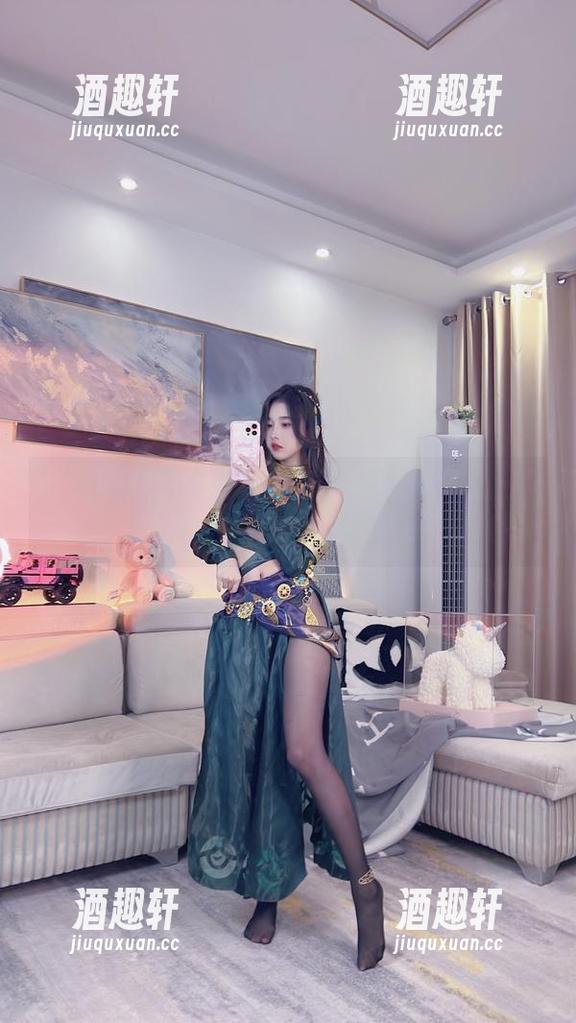 小小奶瓶儿的兔女郎加长版——不只看脸，连姿态都让我沉迷。写真集正待开启！