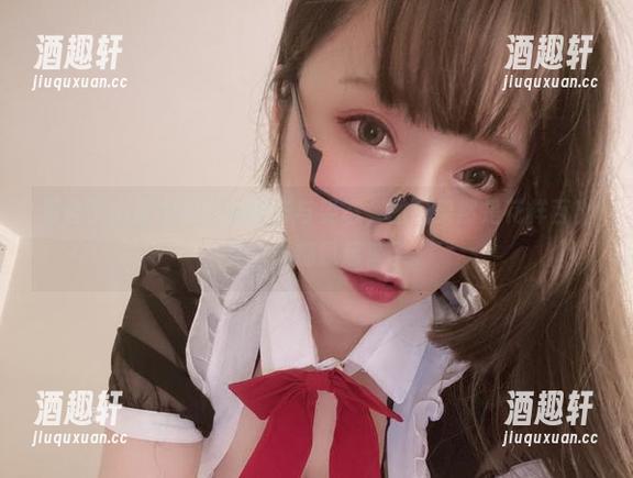 集合了小泉学姐吖的厨艺与姿态，图包果然是花样百出，整个人都飘起来了。