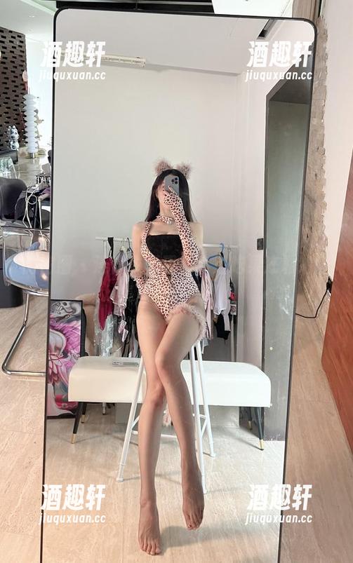 小玉吃果冻 微密圈 - 连体衣再现,小玉吃果冻私拍图集里的意外打趣