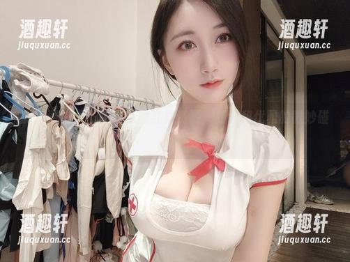 微密圈 - 小玉吃果冻的红裙资源，倾斜和优雅的微妙碰撞。