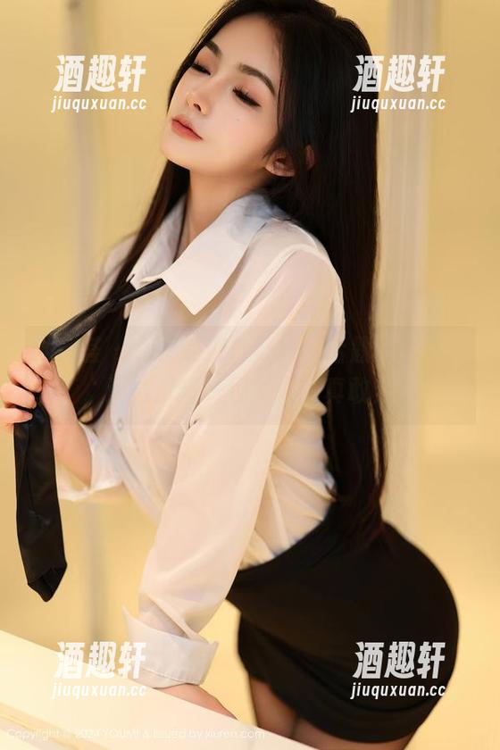 尤蜜荟-娜露 尤蜜荟 - 娜露的这件红裙,话题不止美图,还能引发一场讨论,真敢穿。