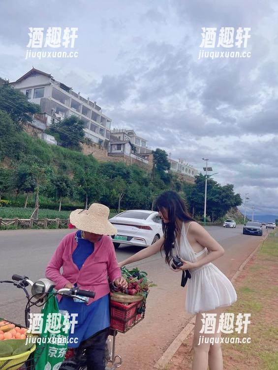 就是阿朱啊 微密圈 - 当就是阿朱啊拍毛衣写真,顺便挑战‘能不能一边拍一边喝咖啡’!