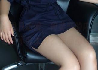 推女郎 – 我只想问，何奕恋的内衣，部署到秋冬会不会太冷？作品都好艰难…