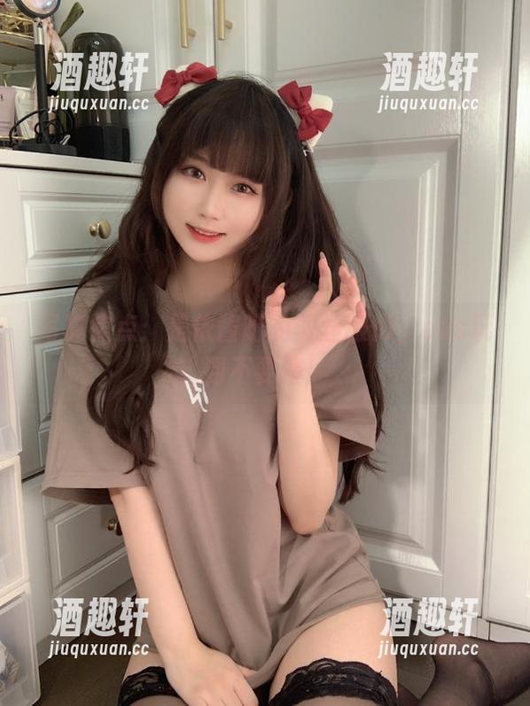 写真焦点：是依酱呀的蕾丝服饰，cos玩到不要停！