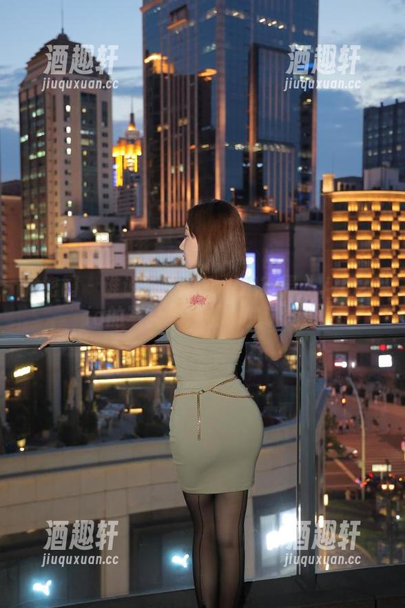 果儿Victoria 微密圈 - 谁说旗袍只能温婉?果儿Victoria的写真来颠覆你的认知!