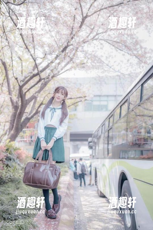 王羽杉的夏日套图，真有谁不想藏进这篮子果子里呢？