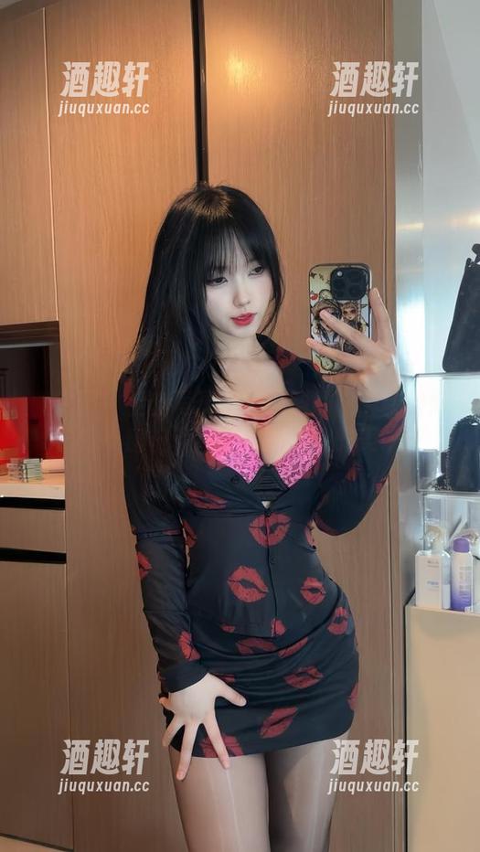 琳铛铛 微密圈 - 全套写真让琳铛铛的镂空变得好像小窗户,让我们偷瞄她的美好