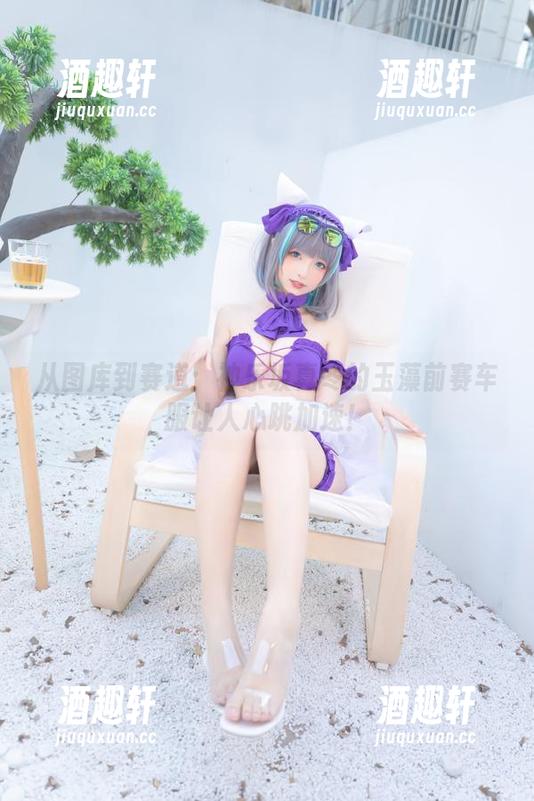 从图库到赛道：神乐坂真冬的玉藻前赛车服让人心跳加速！