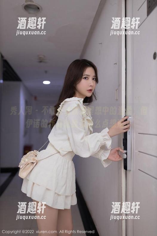 秀人网-伊诺 秀人网 - 不敢说这就是理想中的温柔,但伊诺的作品让我有那么点想法。