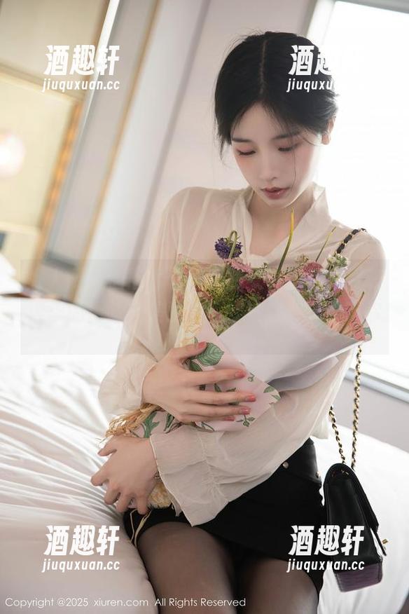 秀人网-圆圆酱 秀人网 - 圆圆酱化身和服女神,谁说要在浮华的街头找美丽,其实她就在这里等你。