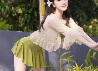 秀人网 – 聊聊小纯子的裤里丝，这份作品集分享背后的小倾诉。