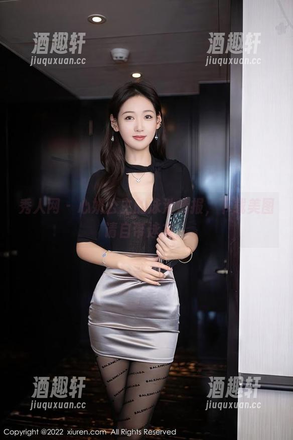 秀人网 - 心妍公主的泳池情报，下载美图请自带泳衣！