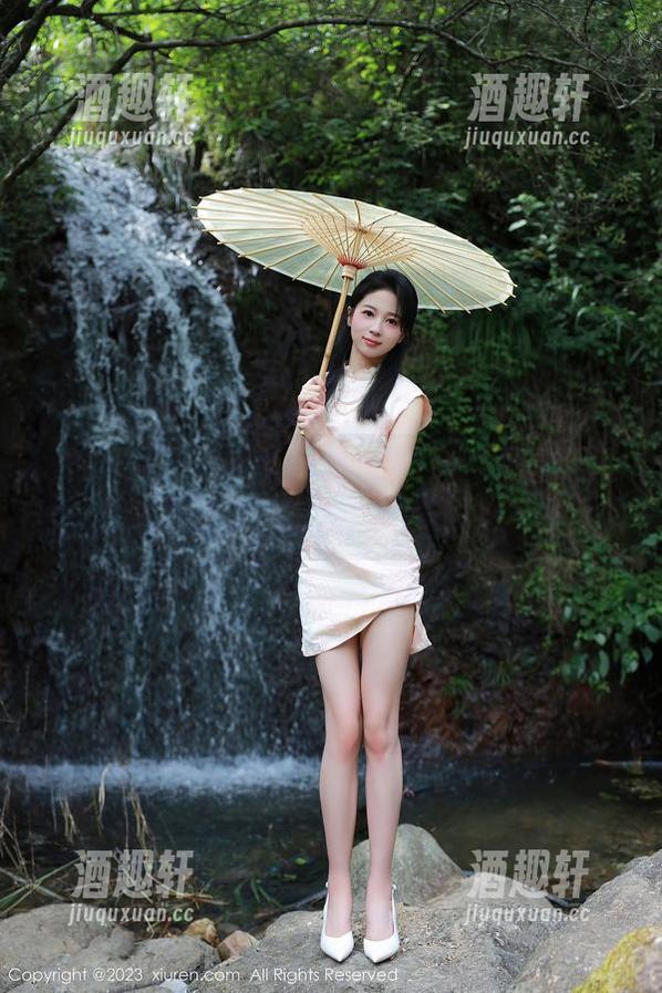 秀人网-果儿celia 秀人网 - 果儿celia在万圣节的写真集里,甜得像南瓜饼,快来下载!