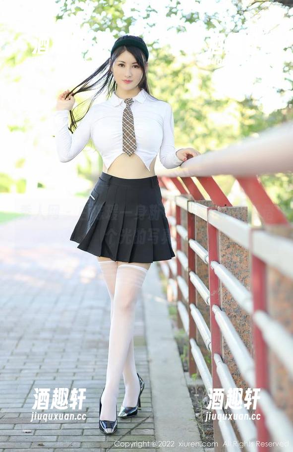 秀人网-白琮瑗 秀人网 - 白琮瑗一身粉色,连小猪都想借个光的写真集