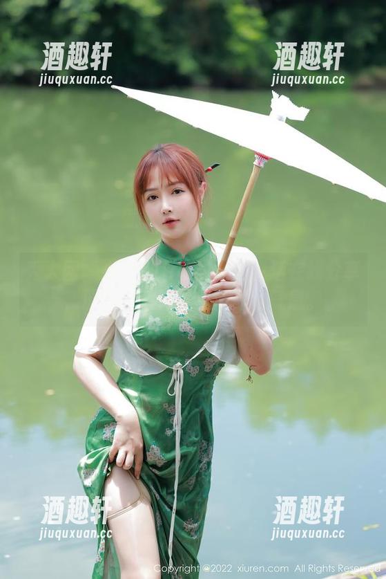 秀人网-白白Alina 秀人网 - 白白Alina的泳池生活在线分享,原图默默传递着清凉的气息。