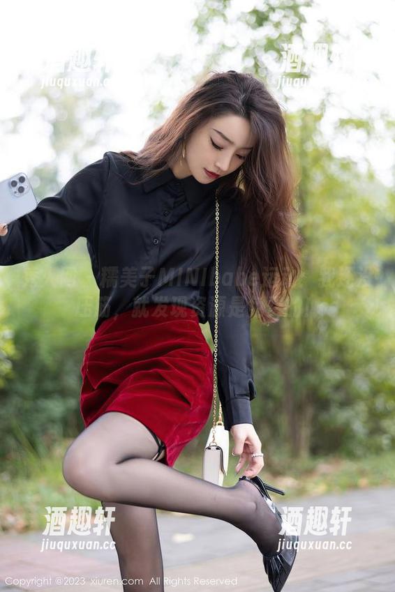 秀人网-糯美子MINIbabe 秀人网 - 糯美子MINIbabe运动:我还没压筋,就发现资源是免费的!